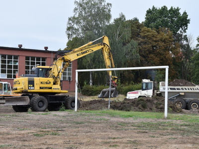
Wznowiono prace przy przebudowie stadionu miejskiego w Sławnie...
