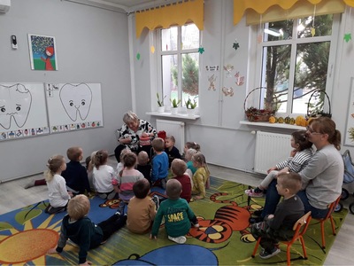 
Zdrowe ząbki mamy, marchewkę zjadamy
