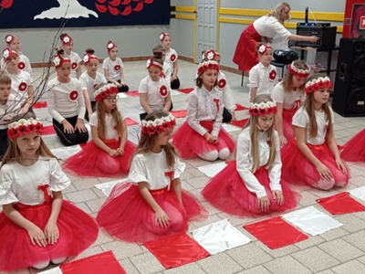 
Święto Niepodległości w sławieńskich jednostkach oświatowych...
