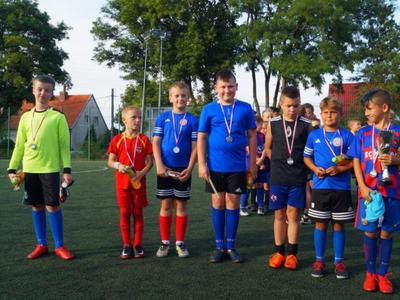 Wakacyjne turniej piłki nożnej dzikich drużyn