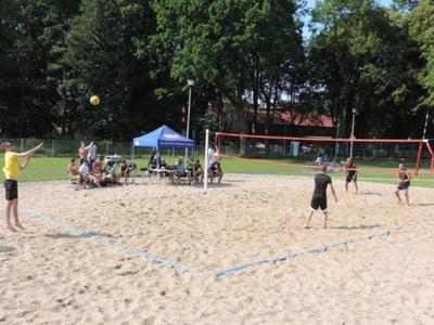 Wakacyjne turnieje piłki siatkowej plażowej
