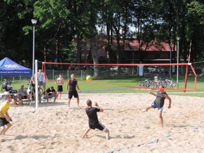 Wakacyjne turnieje piłki siatkowej plażowej