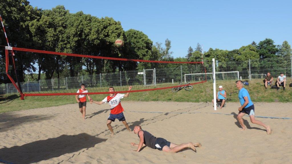 Wakacyjne turnieje piłki siatkowej plażowej