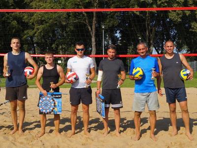 Wakacyjne turnieje piłki siatkowej plażowej