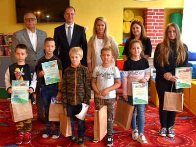Mistrzowie zbiórki makulatury roku szkolnego 2018/2019
