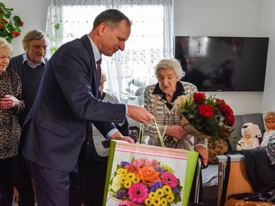 90. urodziny Reginy Snochowskiej ze Sławna