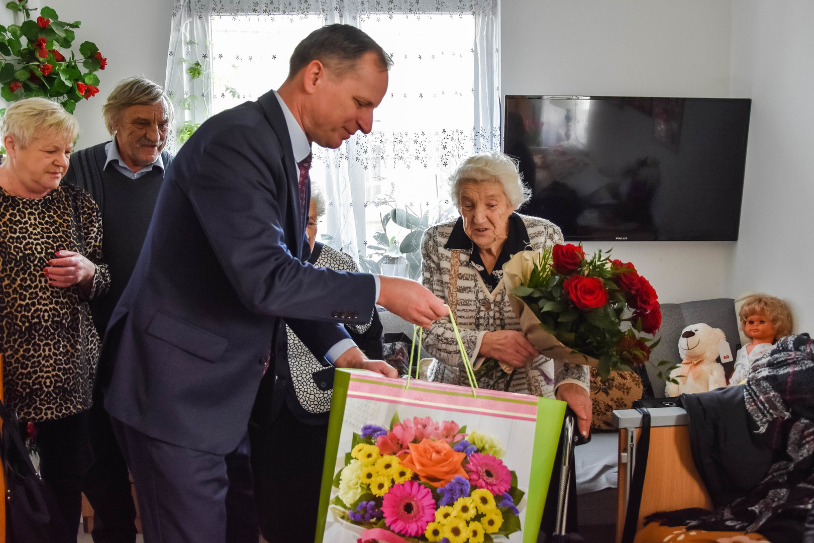 
90. urodziny Reginy Snochowskiej ze Sławna

