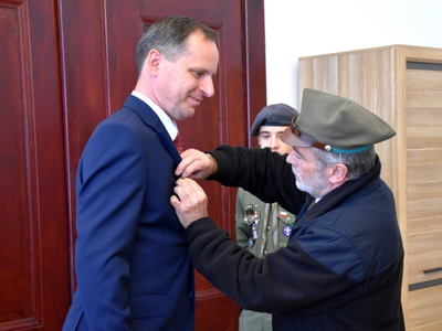 Złota odznaka za zasługi