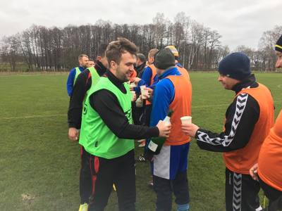 Kawalerowie lepsi od żonatych w noworocznym meczu
