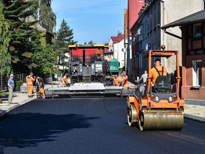 
Pierwsza warstwa asfaltu na ul. Szopena
