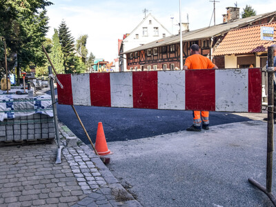 
Pierwsza warstwa asfaltu na ul. Szopena
