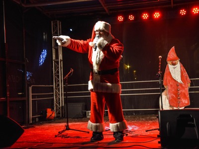 
Ogniste Mikołajki na pl. Wyszyńskiego
