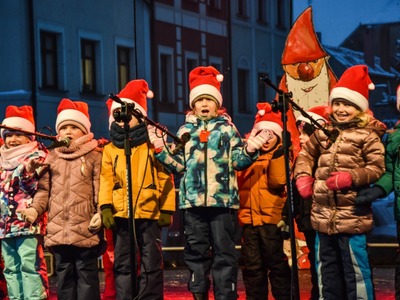 
Ogniste Mikołajki na pl. Wyszyńskiego
