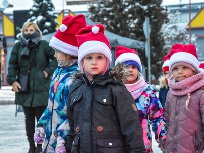 
Ogniste Mikołajki na pl. Wyszyńskiego

