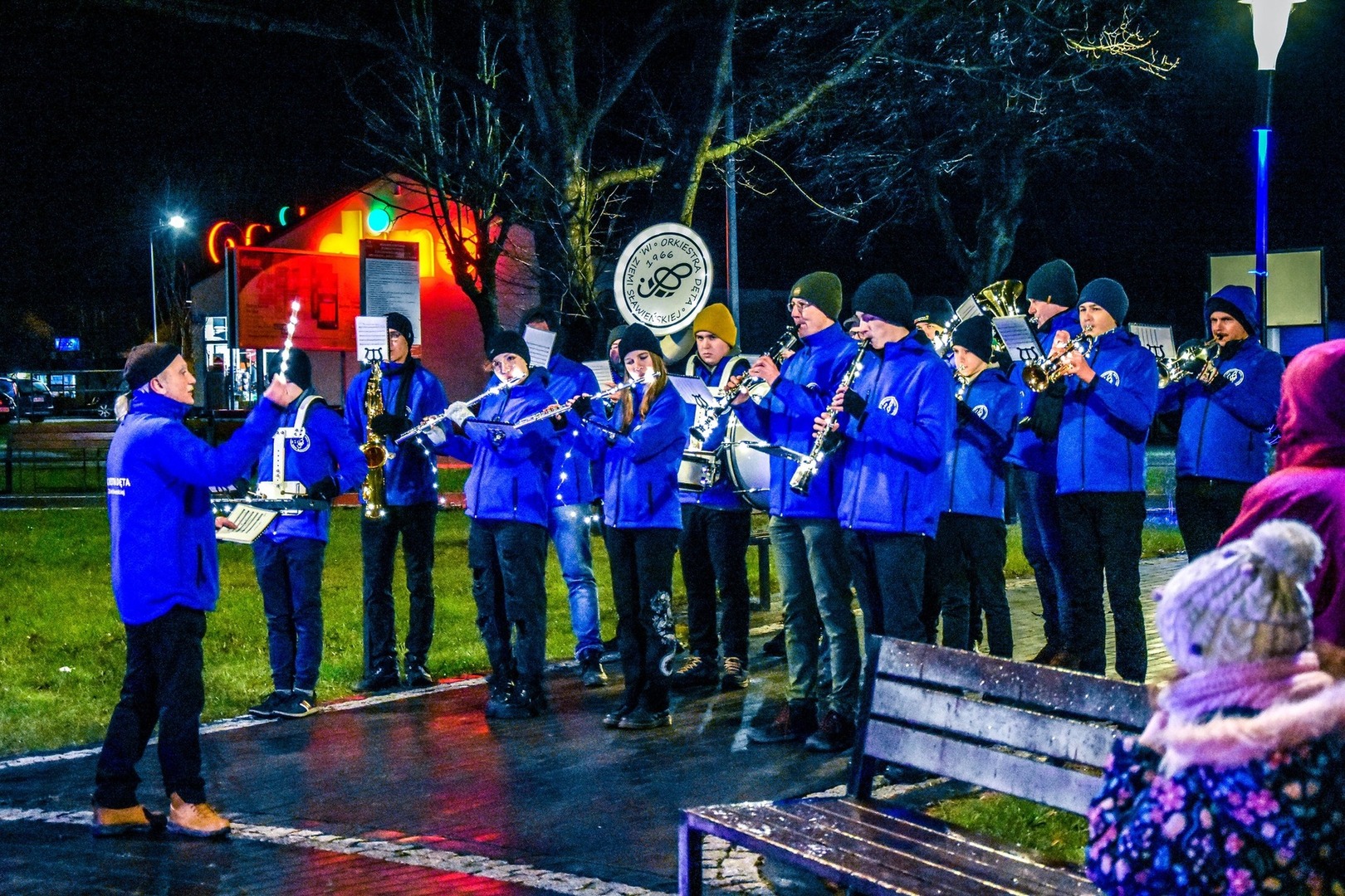 
Wspólne kolędowanie z Orkiestrą Dętą im. Ziemi Sławieńskiej...
