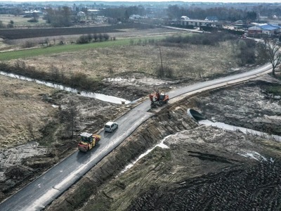 
Końcowe prace przy przebudowie ulic Okrzei i Chełmońskiego...
