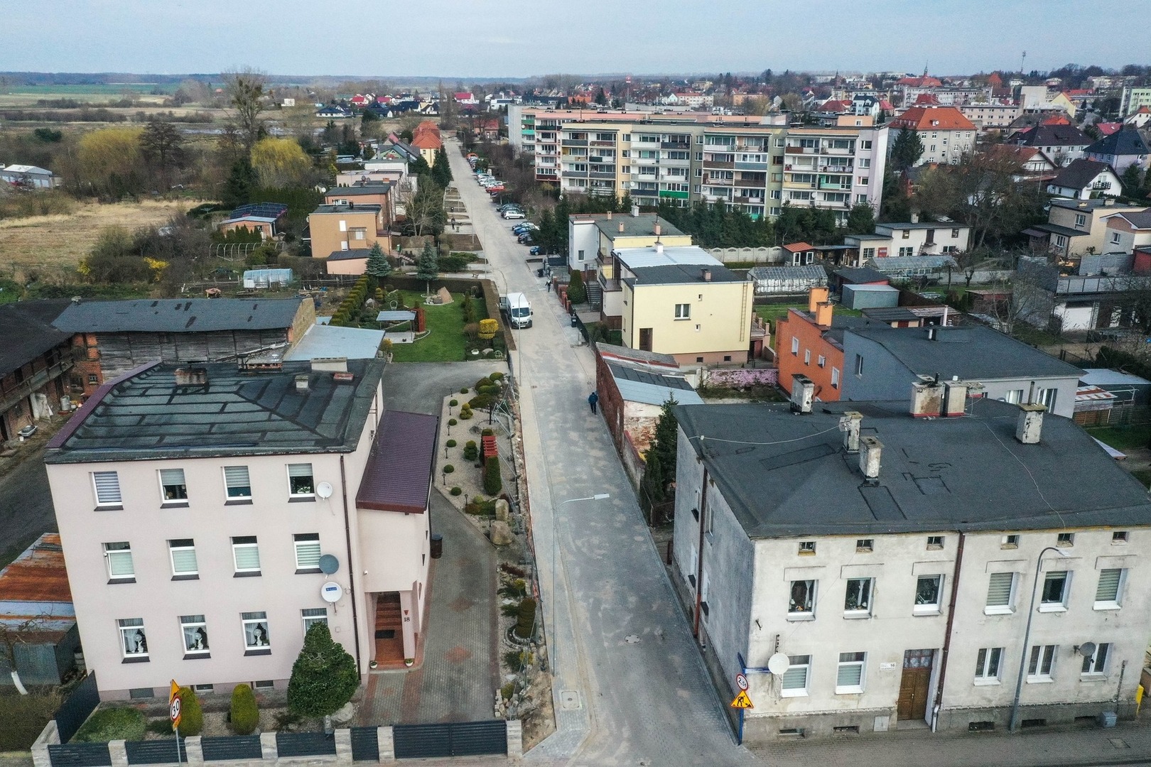 
Końcowe prace przy przebudowie ulic Okrzei i Chełmońskiego...
