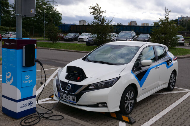 
Wymiana oświetlenia i nowa stacja ładowania aut elektrycznych...
