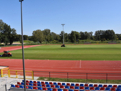 
Pielęgnacja murawy stadionu miejskiego
