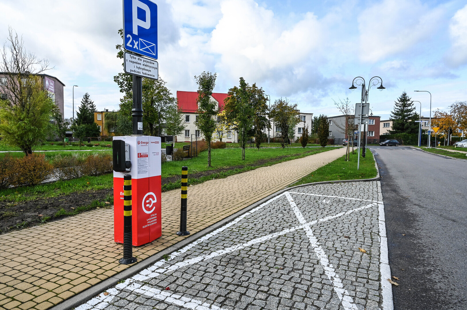 
Nowa stacja ładowania aut elektrycznych w Sławnie
