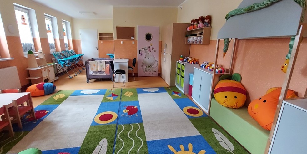 Fotografia przedstawia wnętrze żłobka „Bajkowa Kraina” w Lnianie.