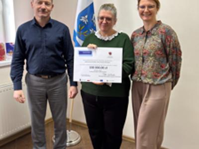 Grant ze środków Funduszy Europejskich dla Kujaw i Pomorza 2021-207 w wysokości 100 000,00 zł dla Gminy Lniano na realizację projektu "Młodzi Duchem"