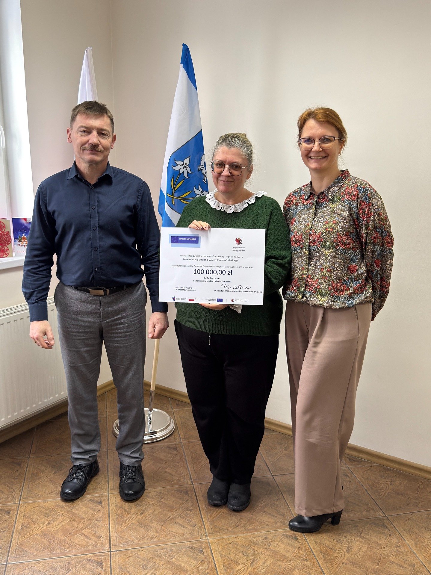 Grant ze środków Funduszy Europejskich dla Kujaw i Pomorza 2021-207 w wysokości 100 000,00 zł dla Gminy Lniano na realizację projektu "Młodzi Duchem"