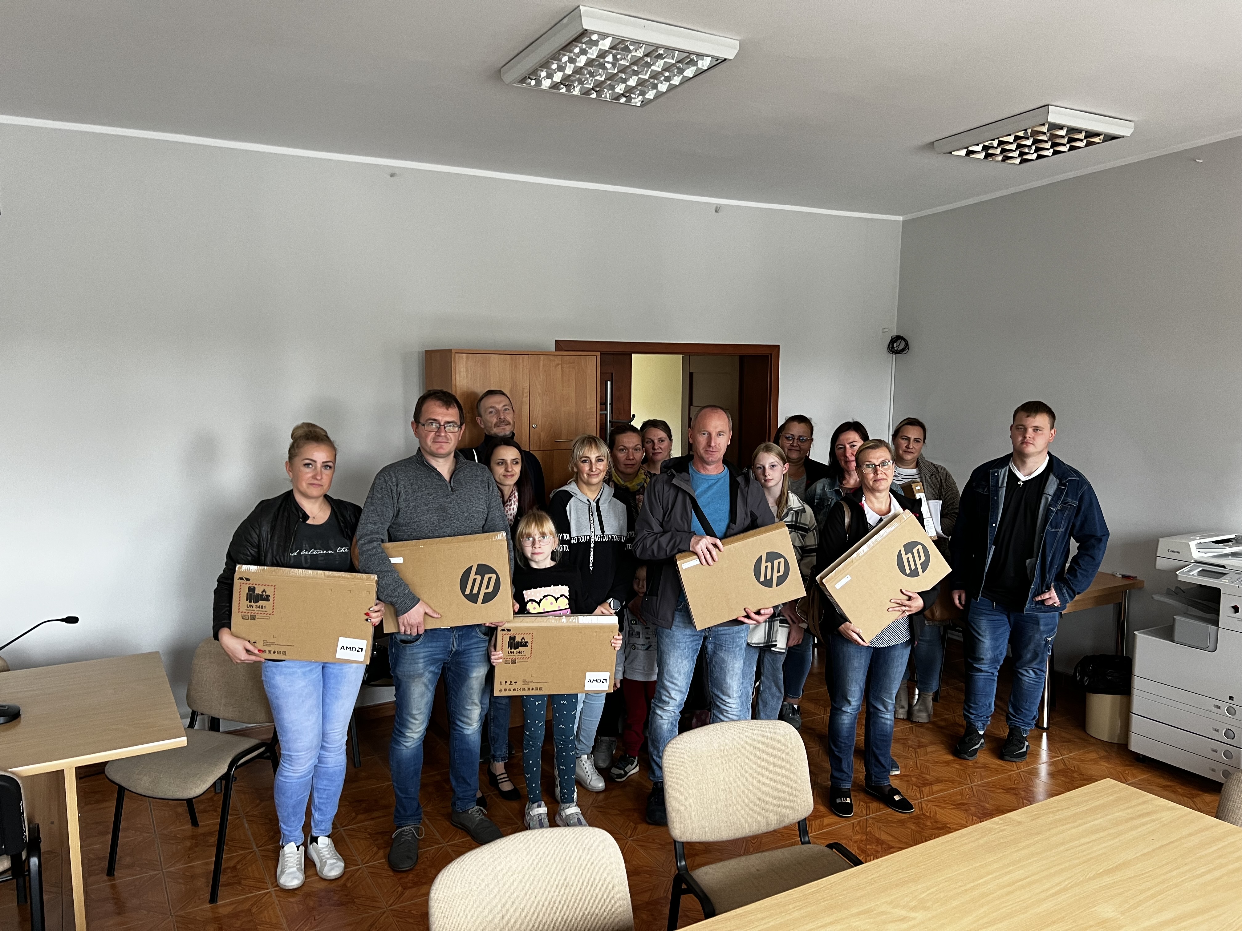 Wręczenie laptopów z Programu PPGR