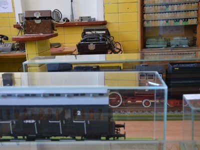 Muzeum Tradycji Kolejowej  funkcjonujące w  dawnym dworcu PKP