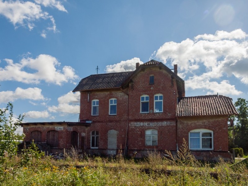 Budynek dworca kolejowego w Radziejach