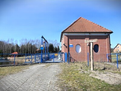 Zabytkowa elektrownia wodna w Ołowniku
