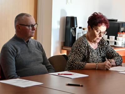 na zdjęciu Pani Urszula Kałębasiak oraz Pan Andrzej Woźniak