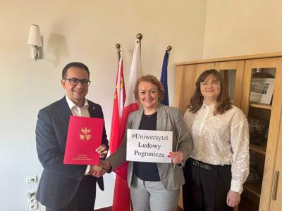 na zdjęciu przedstawiciele upoważnieni do podpisania umowy dot. projektu Młodzi Kreatywni