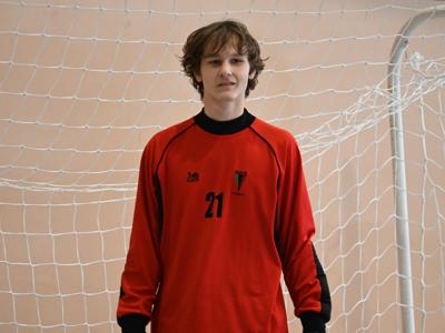 na zdjęciu zawodnicy podczas gry na hali sportowej z ZSO|