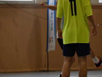 na zdjęciu zawodnicy podczas gry na hali sportowej z ZSO|