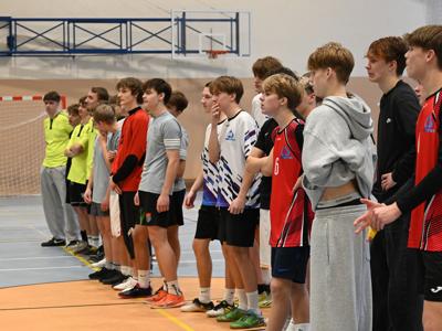 na zdjęciu zawodnicy na wręczeniu nagród