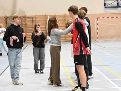 na zdjęciu zawodnicy na wręczeniu nagród
