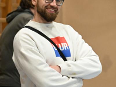 na zdjęciu nauczyciel WF z ZSZ