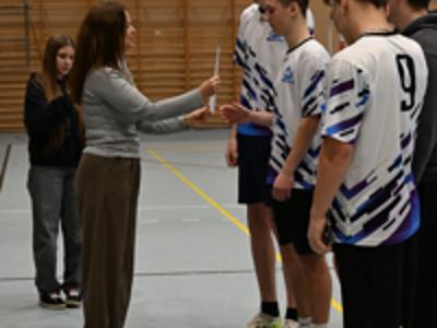 na zdjęciu zawodnicy na wręczeniu nagród