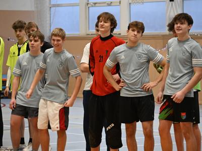 na zdjęciu zawodnicy na wręczeniu nagród