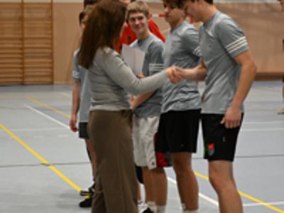 na zdjęciu zawodnicy na wręczeniu nagród