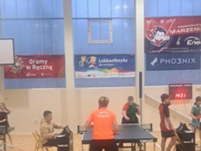 Finał Wojewódzki Igrzysk Dzieci – Drużynowy Tenis Stołowy - na zdjęciu zawodnicy podczas rozgrywek