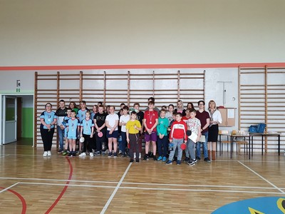 Zawodnicy którzy wzięli udział w zawodach w SP Radzieje.