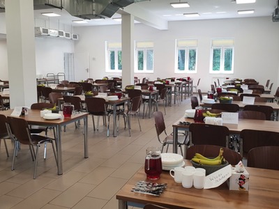 Tak wygląda sala do spożywania posiłków. Osoby z zewnątrz też mogą wykupić posiłek