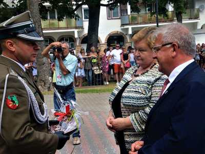 Wręczenie podziękowań Staroście Węgorzewskiemu Marzennie Supranowicz oraz Burmistrzowi Węgorzewa Krzysztofowi Kołaszewskiemu.
