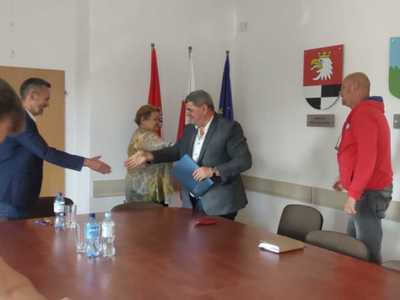 podpisał umowę z Wykonawcą 