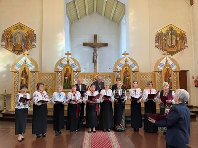 chór podczas występu