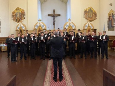 chór podczas występu