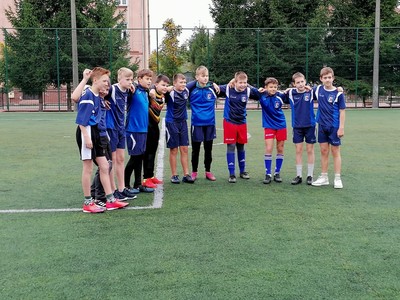 Zdjęcie grupowe zawodników z Szkoły Podstawowej Nr 1 w Węgorzewie.