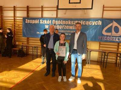 Wyróżniony Najlepszy Strzelec w klasyfikacji indywidualnej dziewcząt - Emilia Majewska SP Radzieje.